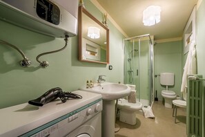 Shower, hair dryer, bidet - APT LA VILLETTE - Comfortable and well located (Courmayeur)