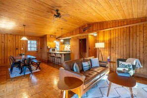 Télévision, lecteur de DVD, chaîne hi-fi