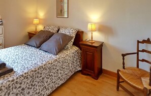 3 bedrooms, travel crib, free WiFi, bed sheets