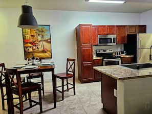 Fridge, microwave, oven, stovetop - Wine Country Reserves
(Murrieta)