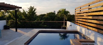 Casa Familiar con Alberca, Segura y Confortable