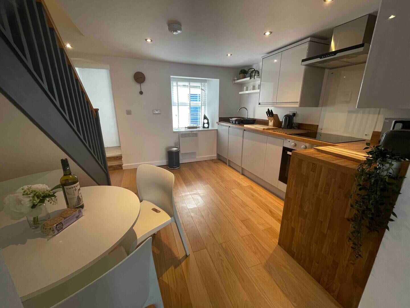 Microwave, dishwasher