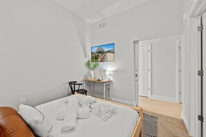 1 soverom, skrivebord, strykejern/-brett og wi-fi (inkludert)