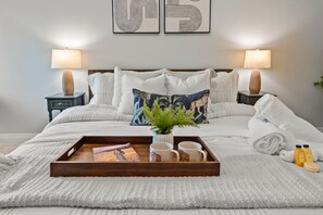 1 bedroom, desk, iron/ironing board, WiFi