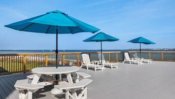 Apartment, Berbilang Katil (Palm Beach Club 3-235) | Tempat makan luar