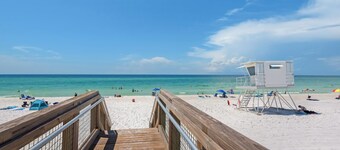 Palm Beach Club 3-235