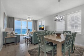 Apartment, Multiple Beds (Summerwind Center 1304) | Dining