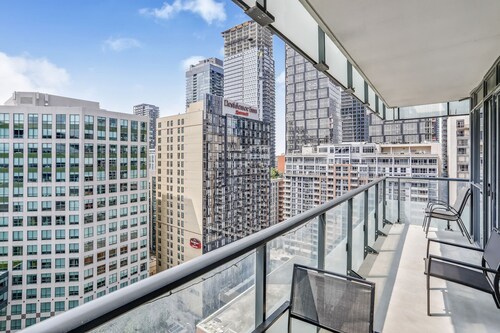 Rare 3BR 2BA Downtown Toronto Condo | High Floor | Lake View