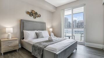 3 bedrooms, desk, iron/ironing board, travel crib