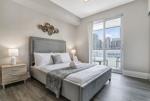 3 Schlafzimmer, Schreibtisch, Bügeleisen/Bügelbrett, Reisekinderbett