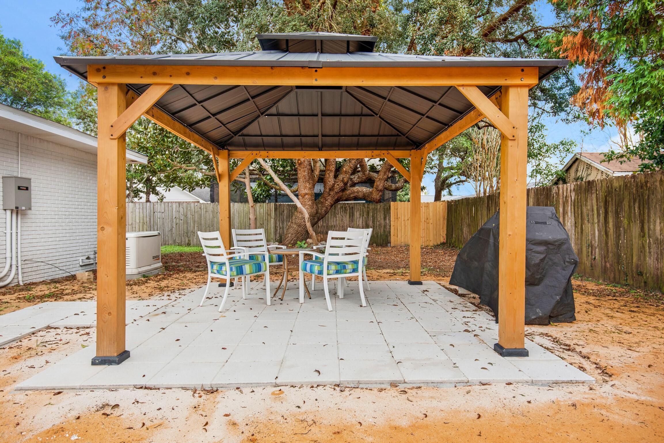 Huis, meerdere bedden (The Pal House) | Buiten dineren