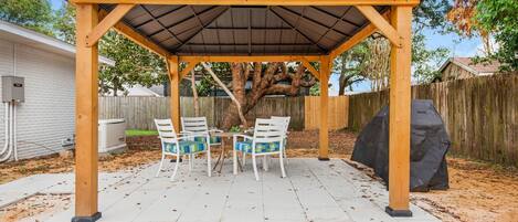 Huis, meerdere bedden (The Pal House) | Buiten dineren