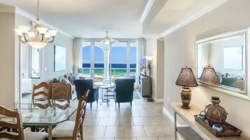 Apartemen, Beberapa Tempat Tidur (Portofino Island Resort 1- 809) | Interior