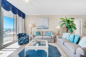 Leilighet, flere senger (Belle Mer 1102) | Oppholdsområde | TV