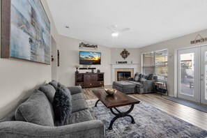 House, Multiple Beds (Village Oasis) | Living area