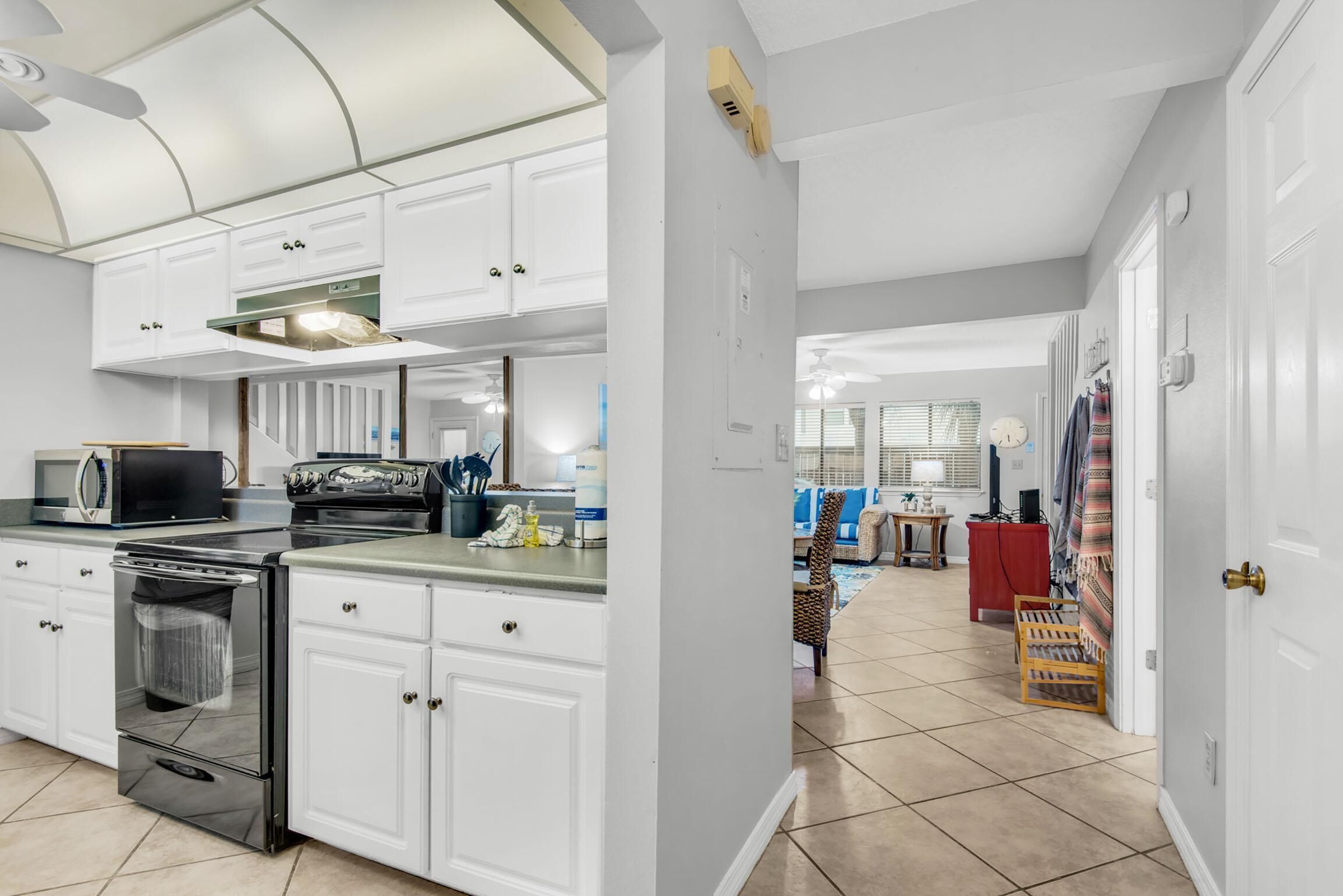 Condo, Plusieurs lits (Sugar Beach F-26) | Cuisine privée | Un four, grille-pain, essuie-tout