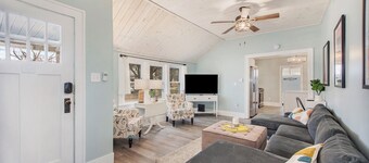 Charming 3-bedroom, 2 bath house, WiFi, AC in marvelous Lakeside area Muskegon