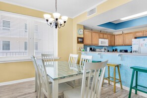 Condo, várias camas (Summerwind Center 704) | Opções para refeição