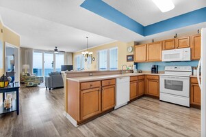 Condo, Multiple Beds (Summerwind Center 704) | Private kitchen | Oven, toaster, paper towels
