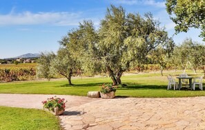 Outdoor dining - Amazing home in Bedoin (Bedoin)