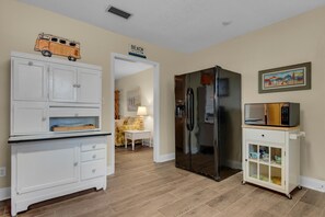 Casa, várias camas (Bungalow By the Sea) | Parte interna