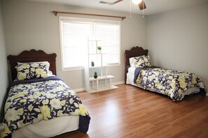 3 bedrooms, iron/ironing board, WiFi, bed sheets
