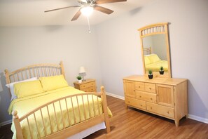 3 chambres, fer et planche à repasser, Wi-Fi, draps fournis