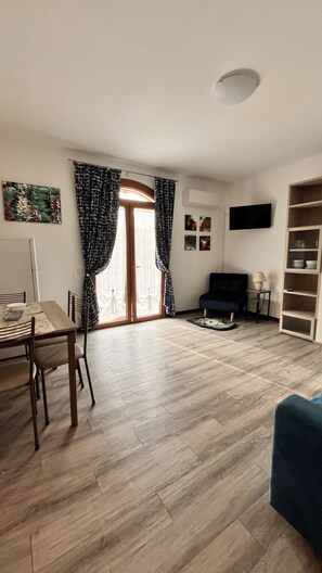 Smart TV - Cozy and bright studio apartment in Peschiera del Garda (Peschiera del Garda)