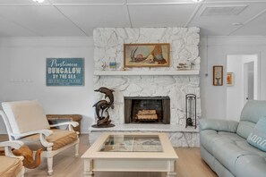 House, Multiple Beds (Bungalow By the Sea-Mermaid) | Living area