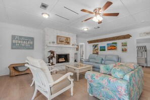 House, Multiple Beds (Bungalow By the Sea-Mermaid) | Living area