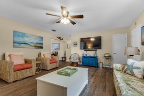 House, Multiple Beds (Bungalow By the Sea-Starfish) | Living area - Bungalow By the Sea-starfish (Navarre)