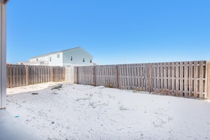 House, Multiple Beds (Para-Dise LZ) | Property grounds