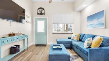 House, Multiple Beds (Para-Dise LZ) | Living area | TV