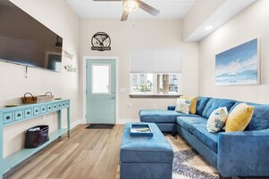 Casa, varias camas (Para-Dise LZ) | Zona de estar | Una televisión