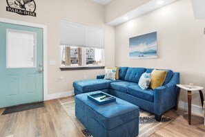 House, Multiple Beds (Para-Dise LZ) | Living area | TV - Para-dise LZ (Navarre)