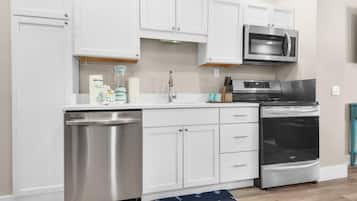 House, Multiple Beds (Para-Dise LZ) | Private kitchen | Oven, toaster, paper towels