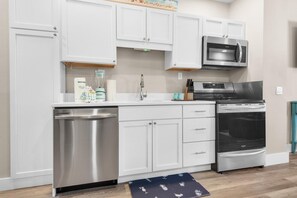 House, Multiple Beds (Para-Dise LZ) | Private kitchen