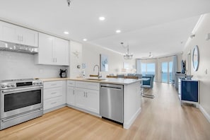 Condo, Multiple Beds (Emerald Isle Unit 703) | Private kitchen