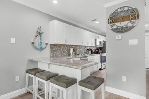 House, Multiple Beds (Southern Comfort) | Private kitchen | Oven, toaster, paper towels - Southern Comfort (Navarre)