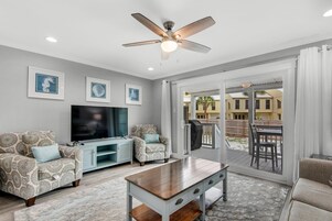 House, Multiple Beds (Southern Comfort) | Living area | TV