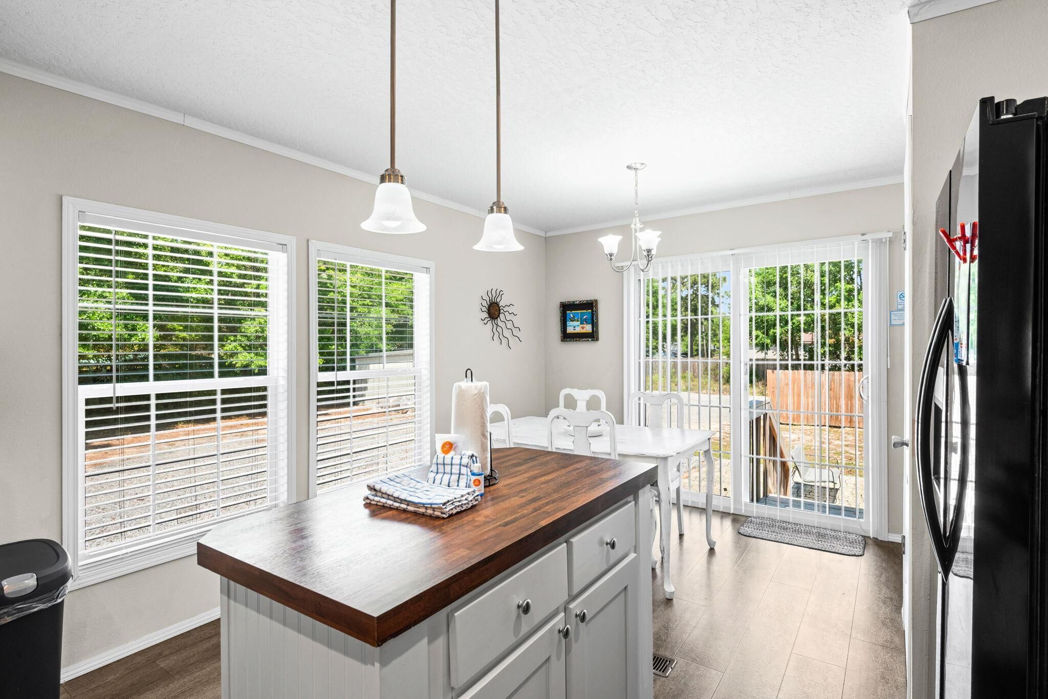 House, Multiple Beds (Beachin' Fun) | Dining