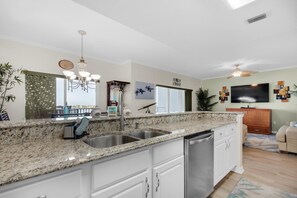 Condo, 2 Queen Beds (South Harbour 4E) | Interior