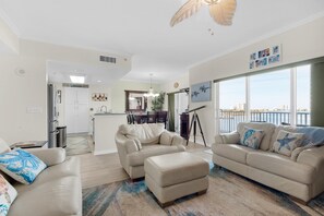 Living area - South Harbour 4E (Pensacola Beach)