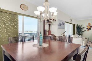 Condo, 2 Queen Beds (South Harbour 4E) | Dining