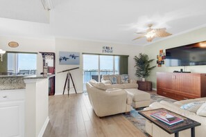 Condo, 2 camas Queen size (South Harbour 4E) | Área de sala de estar | Televisión 