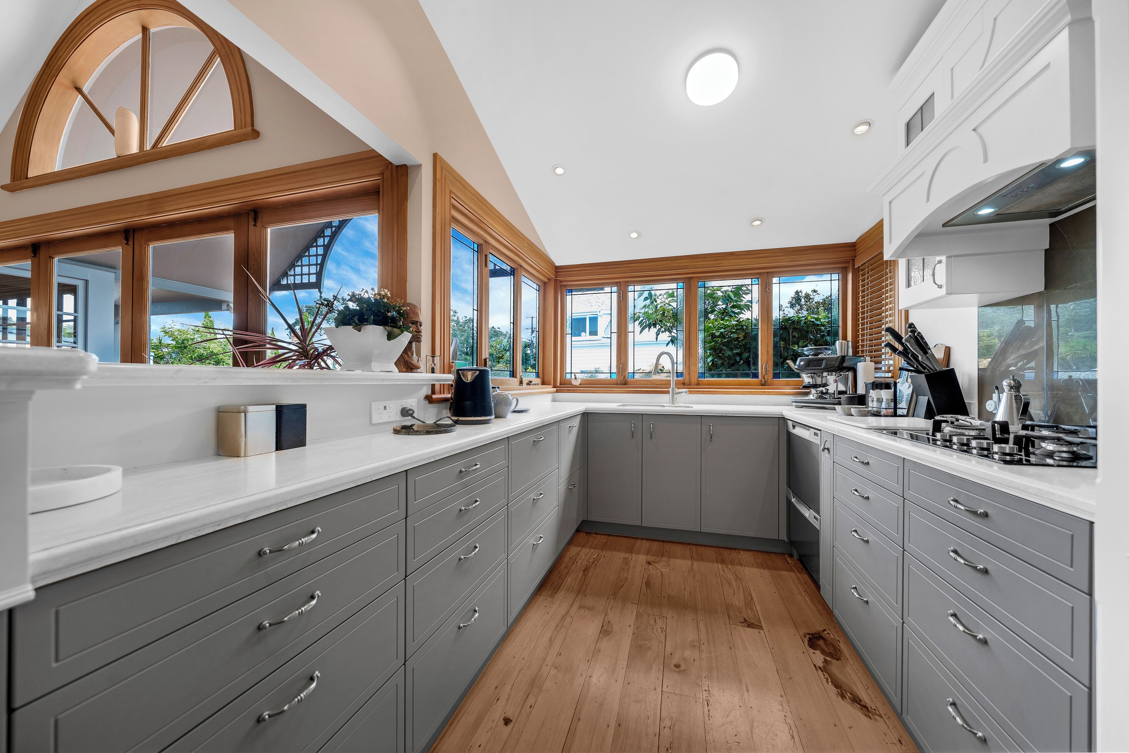 Stovetop, dishwasher, cookware/dishes/utensils, dining tables