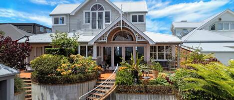 المنشأة من الخارج