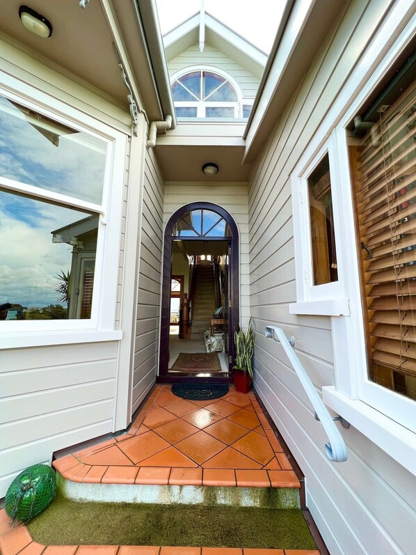 Exterior detail - Bespoke Stays - Festive Villa Retreat (Devonport)