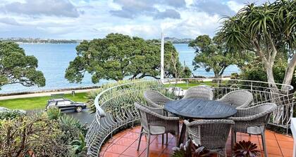 Bespoke Stays - Festive Villa Retreat