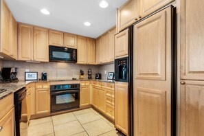 Condo, Multiple Beds (Portofino Island Resort 5-1002) | Private kitchen